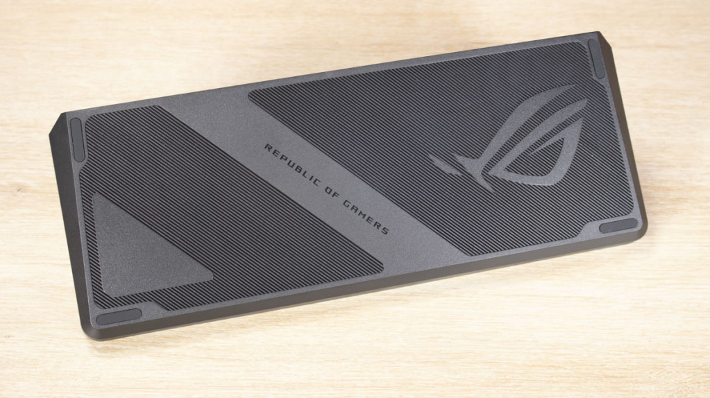 ASUS ROG Falchion ACE HFX étui extérieur