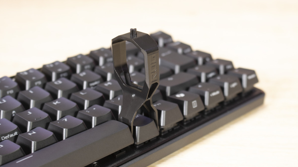 ASUS ROG Falchion ACE HFX extracteur touches
