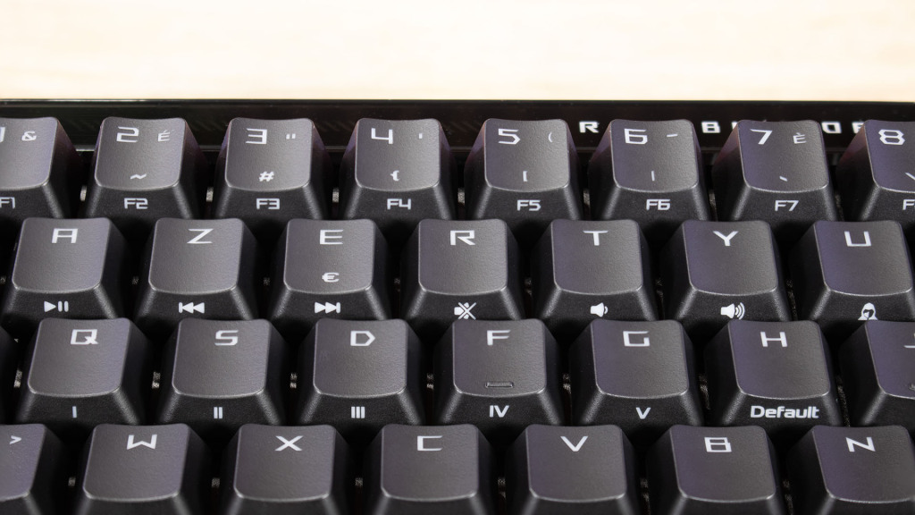 ASUS ROG Falchion ACE HFX fonctions supplémentaires 1