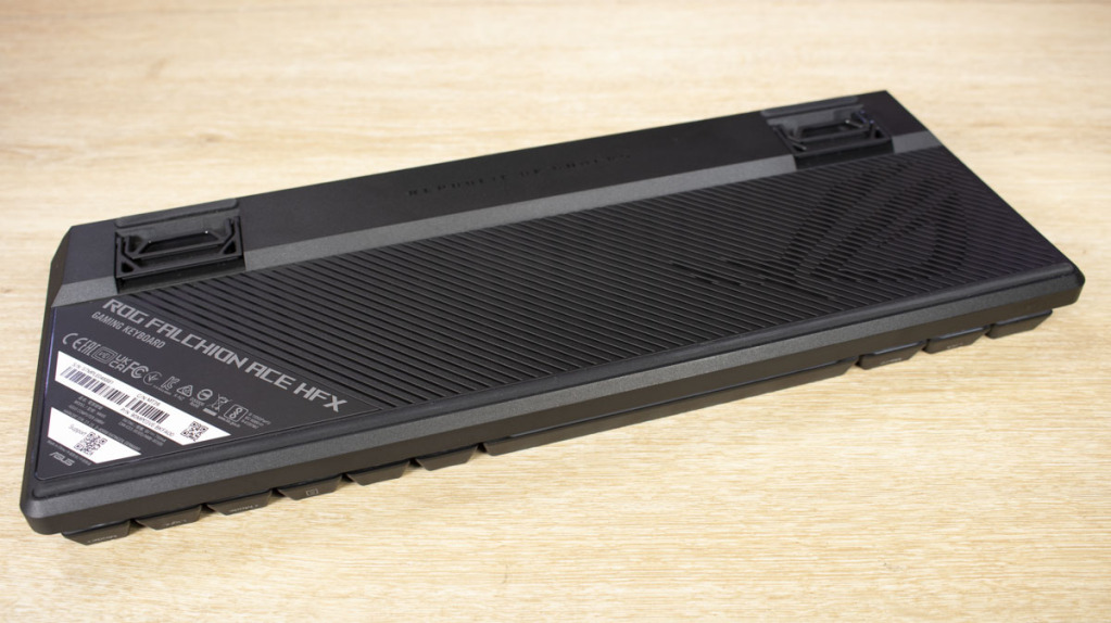 ASUS ROG Falchion ACE HFX grand patin
