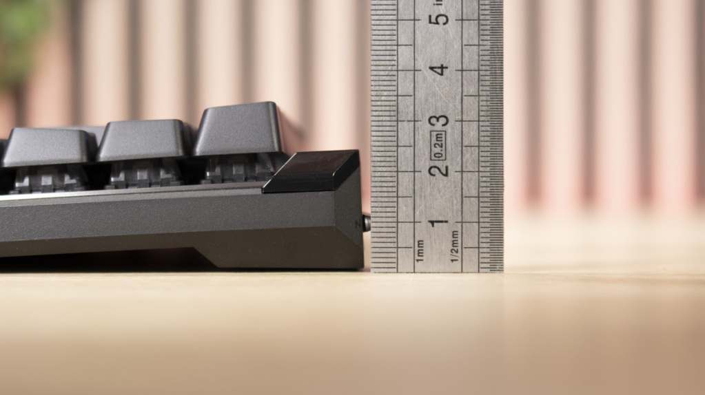 ASUS ROG Falchion ACE HFX hauteur arrière 1