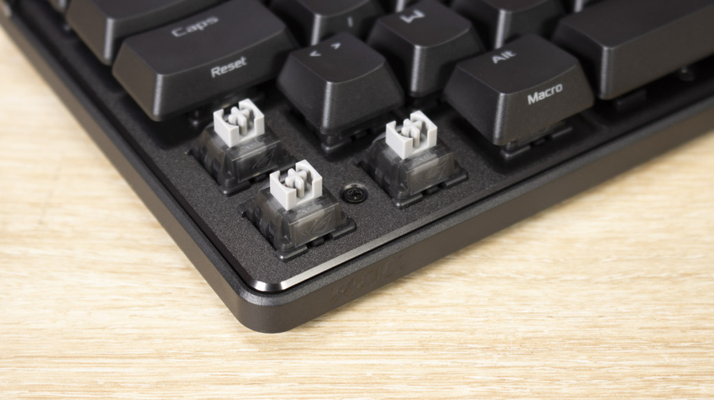 ASUS ROG Falchion ACE HFX switches