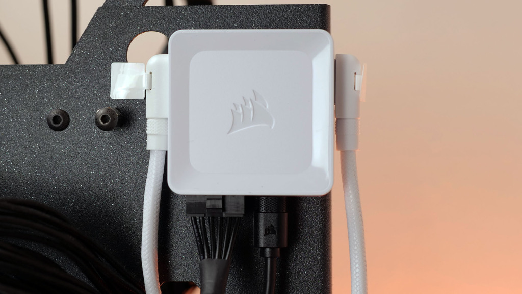 Corsair iCUE LINK LX120 RGB hub connec