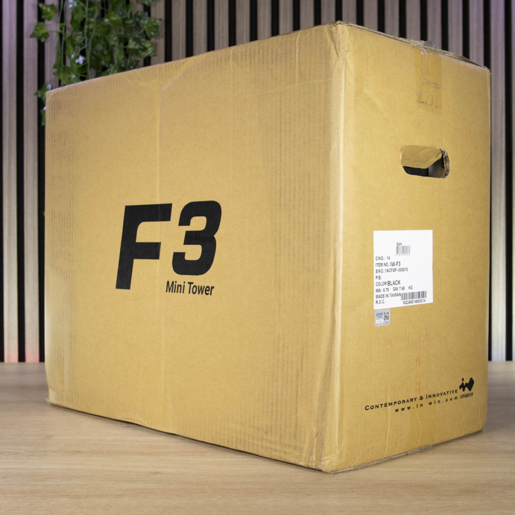 InWin F3 emballage face arrière