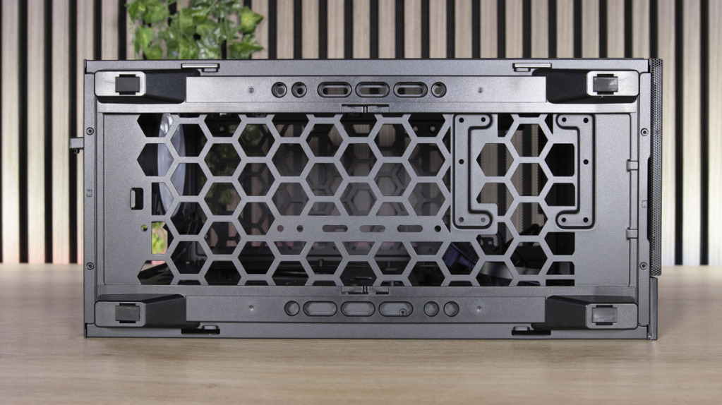 InWin F3 emplacement ventilateurs dessous