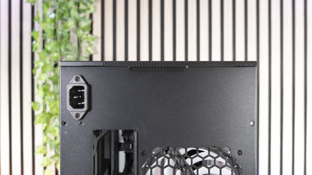 InWin F3 encoche paroi supérieure