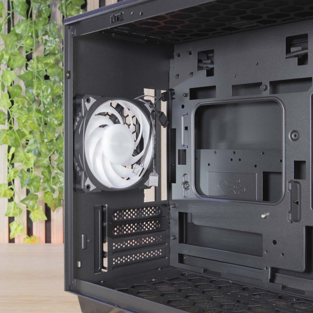 InWin F3 intérieur arrière