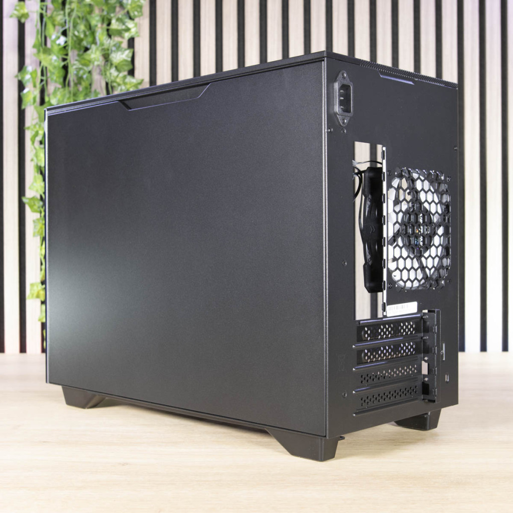 InWin F3 trois quarts arrière