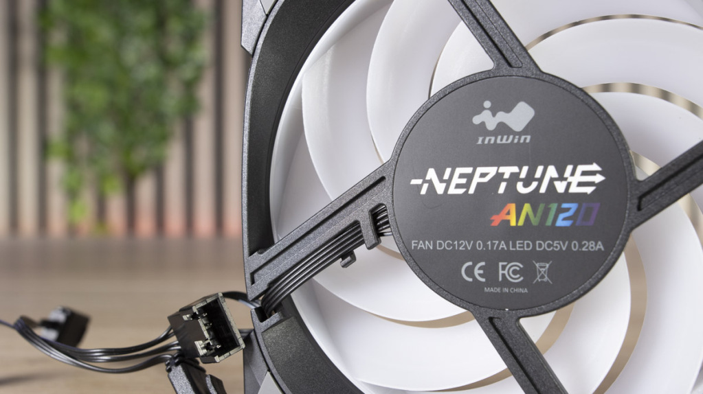 InWin Neptune AN120 branche câbles