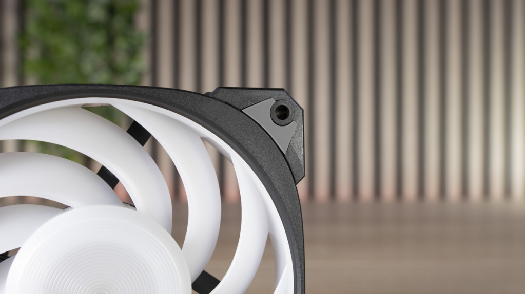 InWin Neptune AN120 coins caoutchouc