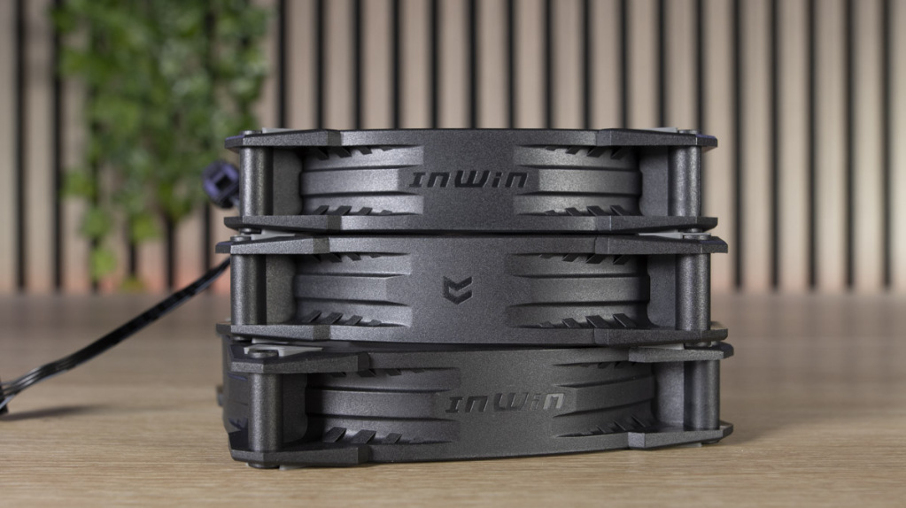 InWin Neptune AN120 côtés