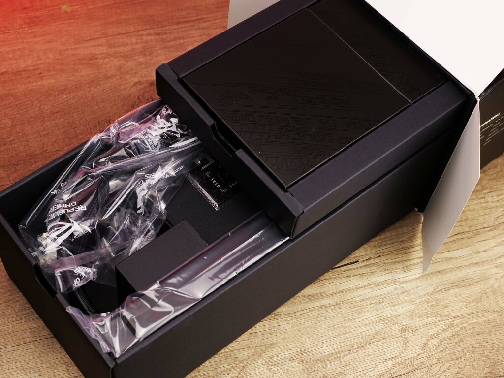 Unboxing exclusif : Le kit presse ROG Z890 pour les nouveaux processeurs Intel Core Ultra 200S 18 Kit press asus rog z890 ryujin extreme 02