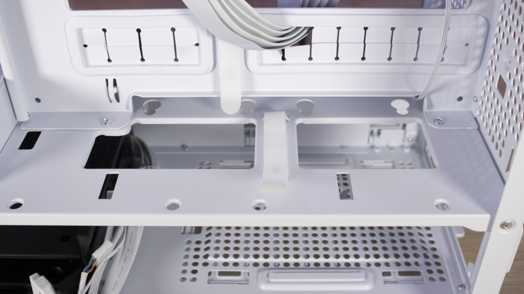 Lian Li SUP01 haut cache alimentation