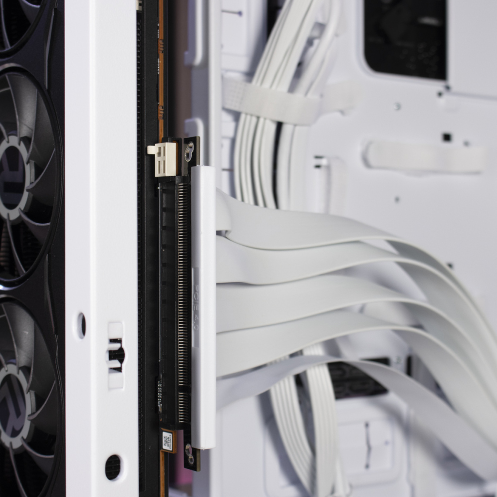 Lian Li SUP01 installation Riser sur GPU