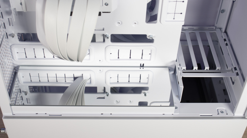 Lian Li SUP01 miroir bas