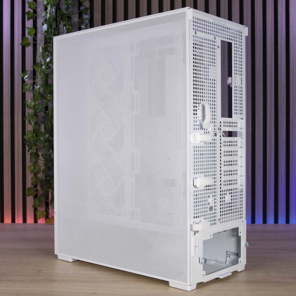 Lian Li SUP01 trois quarts arrière