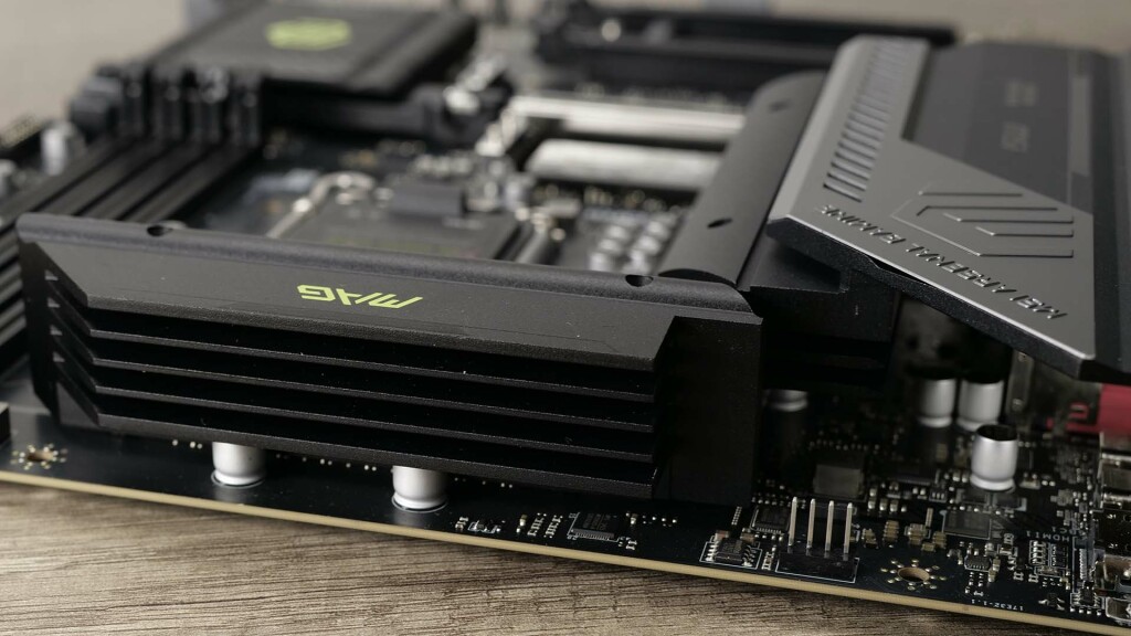 MAG Z890 Tomahawk Wifi heatsink vrm 01