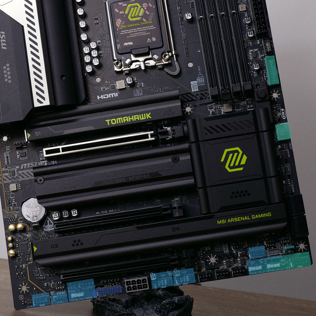 MAG Z890 Tomahawk Wifi internal 01