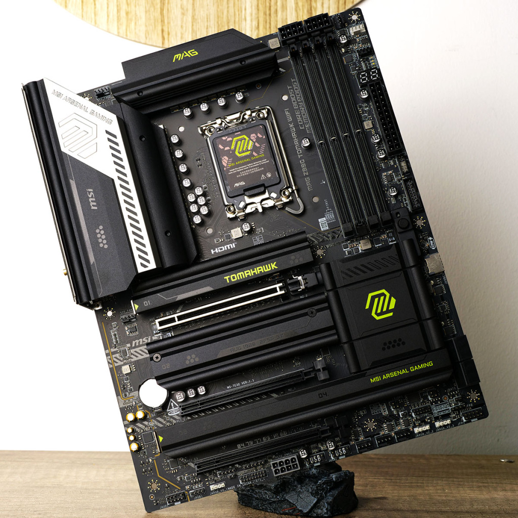 MAG Z890 Tomahawk Wifi show 01