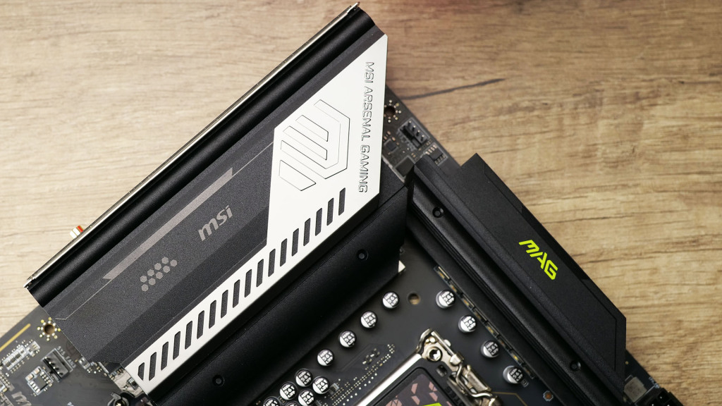 MAG Z890 Tomahawk Wifi show 02