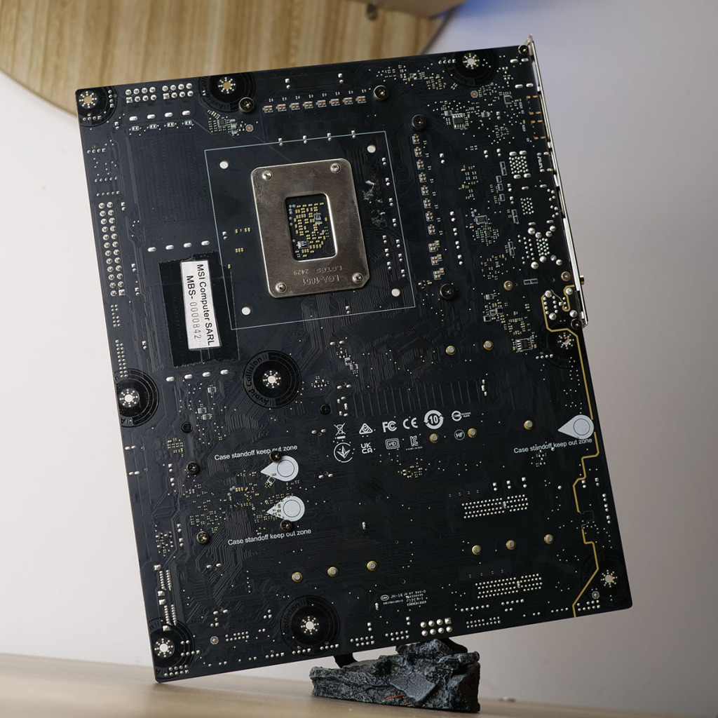 MAG Z890 Tomahawk Wifi show 03