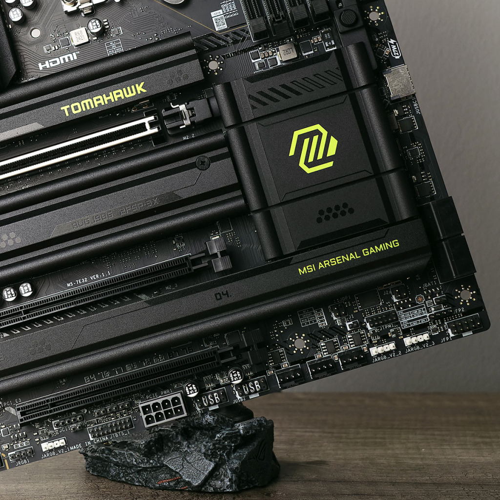 MAG Z890 Tomahawk Wifi show 04