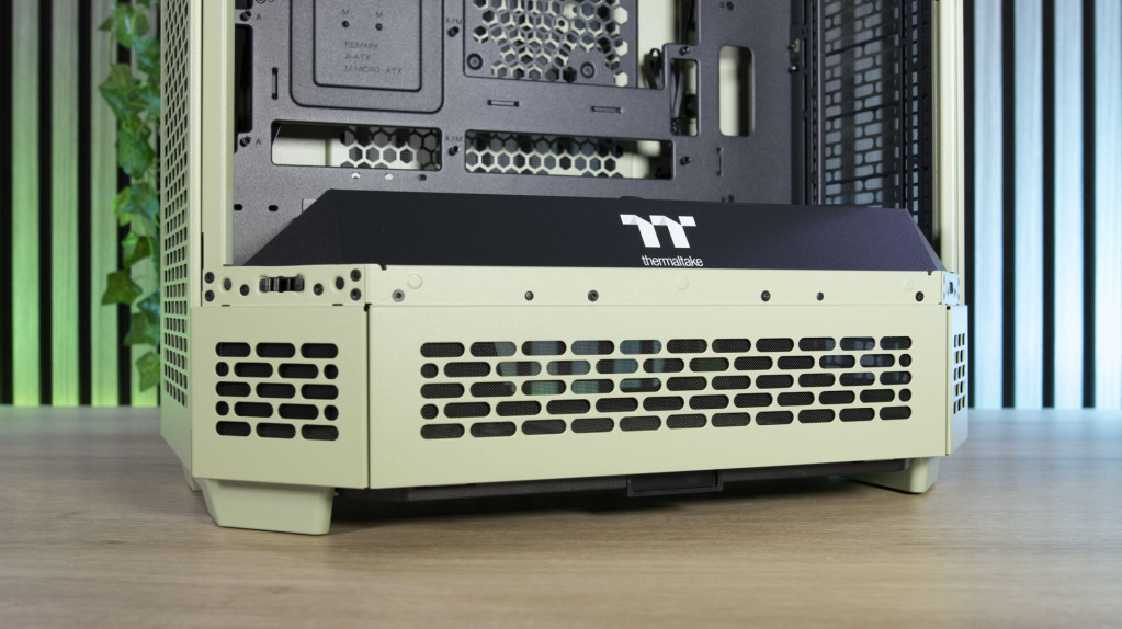 Thermaltake Tower 600 paroi inférieure pleine
