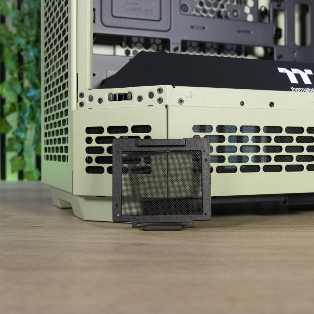Thermaltake Tower 600 petits côtés paroi inférieure filtre