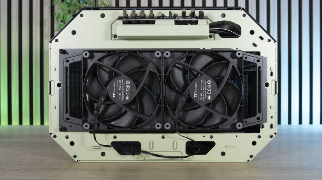 Thermaltake Tower 600 support ventilateurs dessus