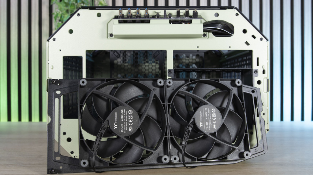 Thermaltake Tower 600 support ventilateurs dessus amovible