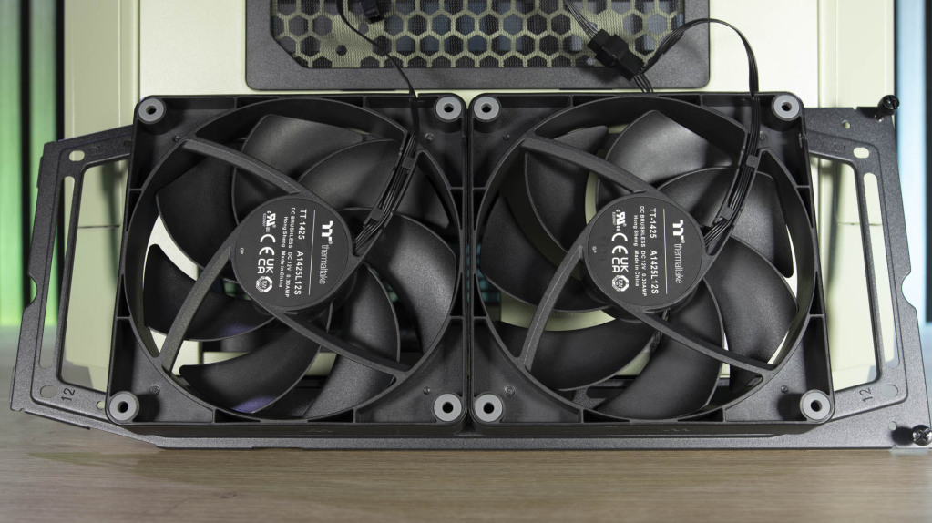 Thermaltake Tower 600 ventilateurs arrière