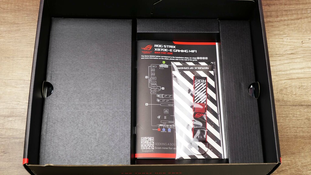 asus rog strix x870e e gaming wifi Unboxing 04