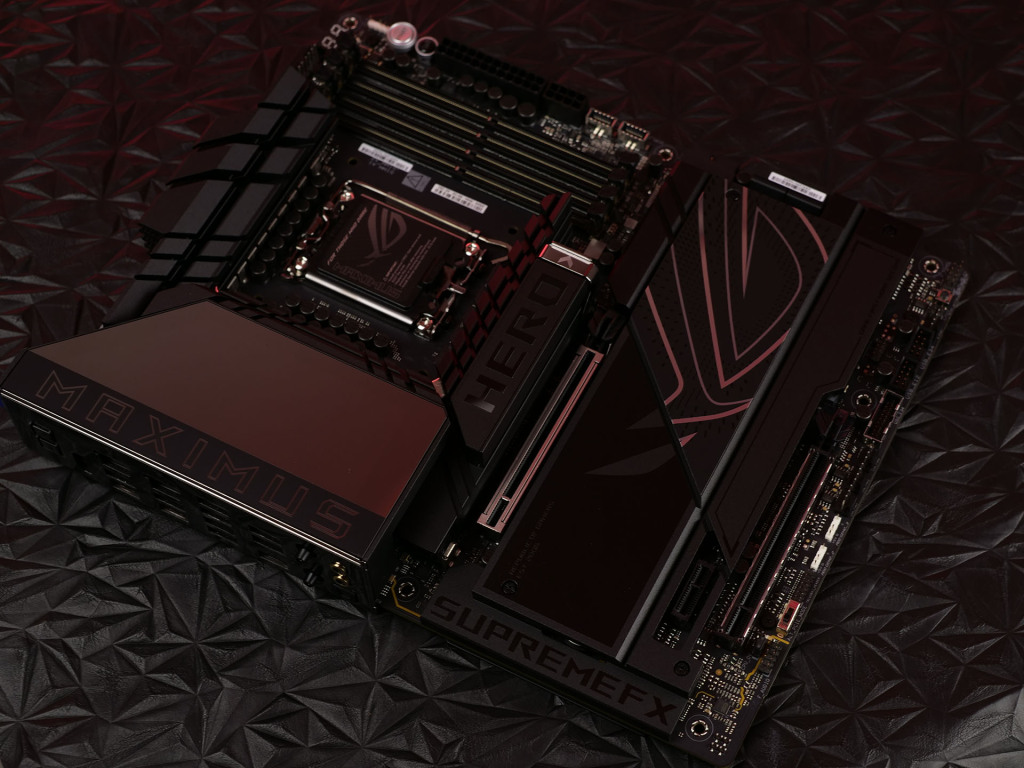 Unboxing exclusif : Le kit presse ROG Z890 pour les nouveaux processeurs Intel Core Ultra 200S 14 asus rog z890 hero 01