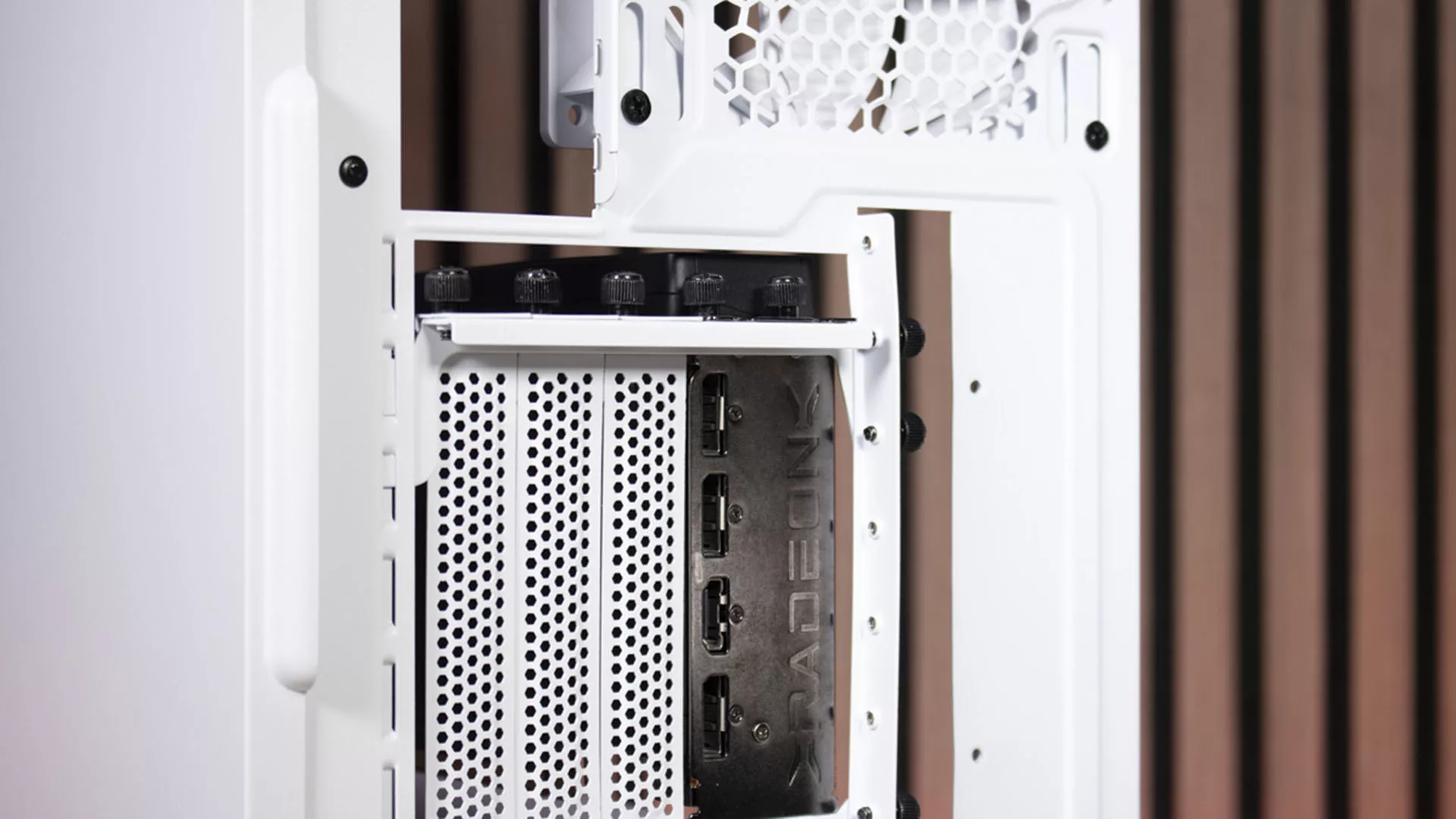 be quiet! Pure Base 501 installation GPU vertical arrière (1)