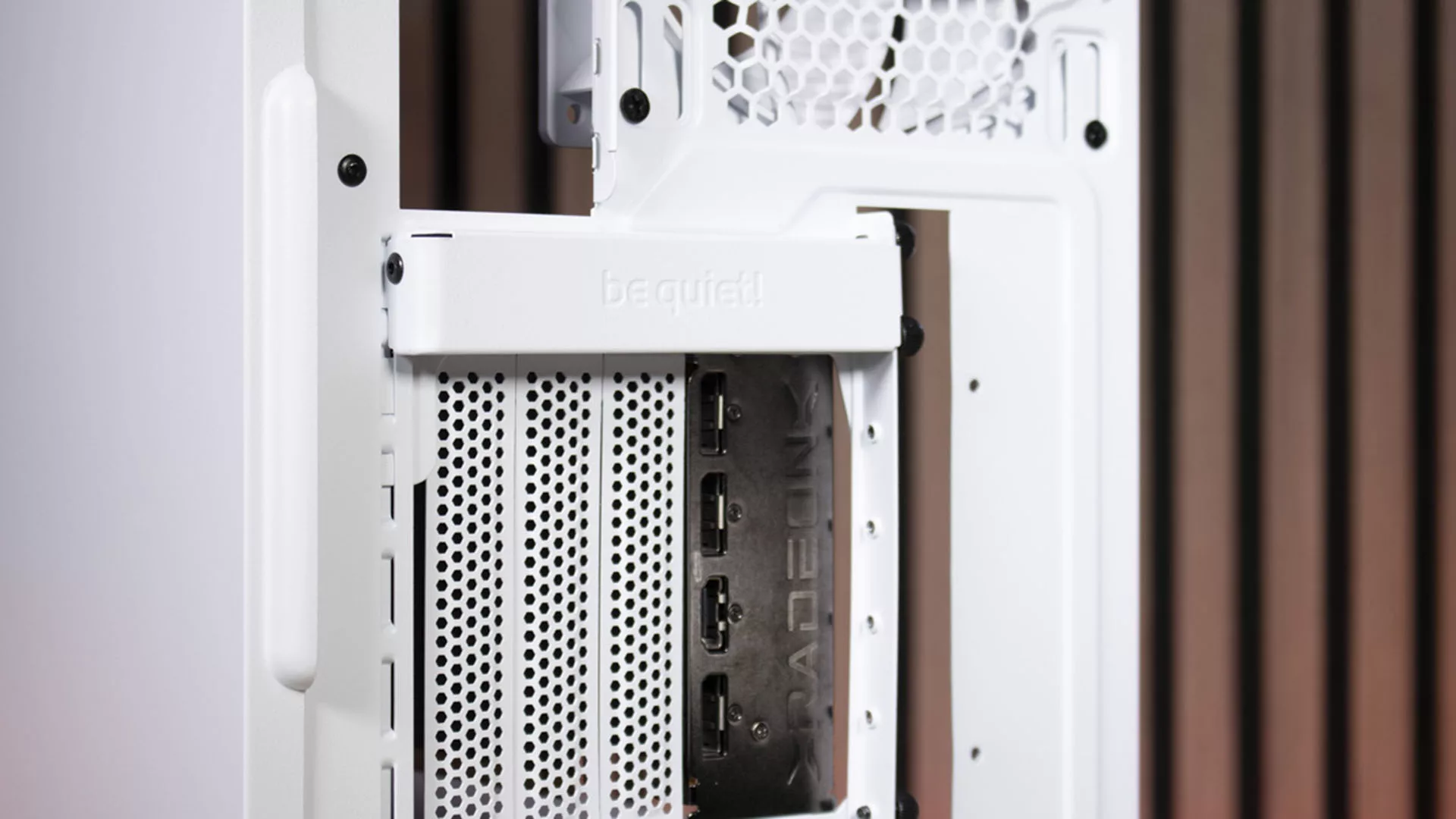 be quiet! Pure Base 501 installation GPU vertical arrière (2)