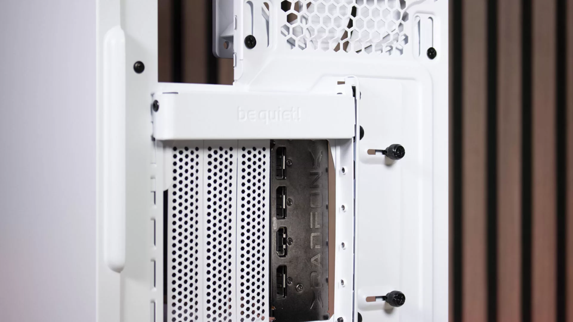 be quiet! Pure Base 501 installation GPU vertical arrière (3)