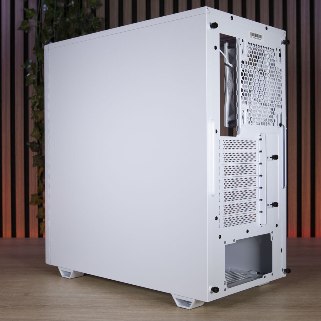 be quiet! Pure Base 501 trois quarts arrière