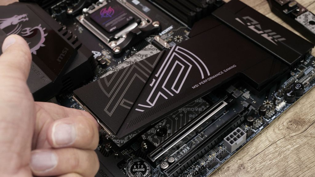 msi mpg x870e carbon ssd 01