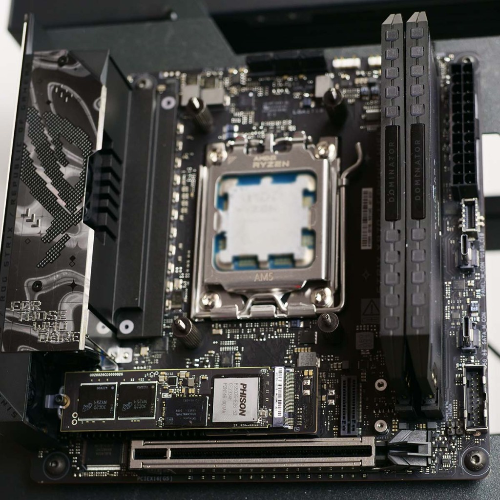 rog strix x870 i ssd pcie 5