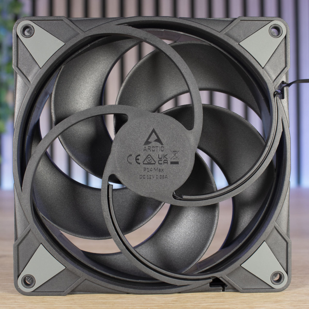 ARCTIC P14 MAX global arrière
