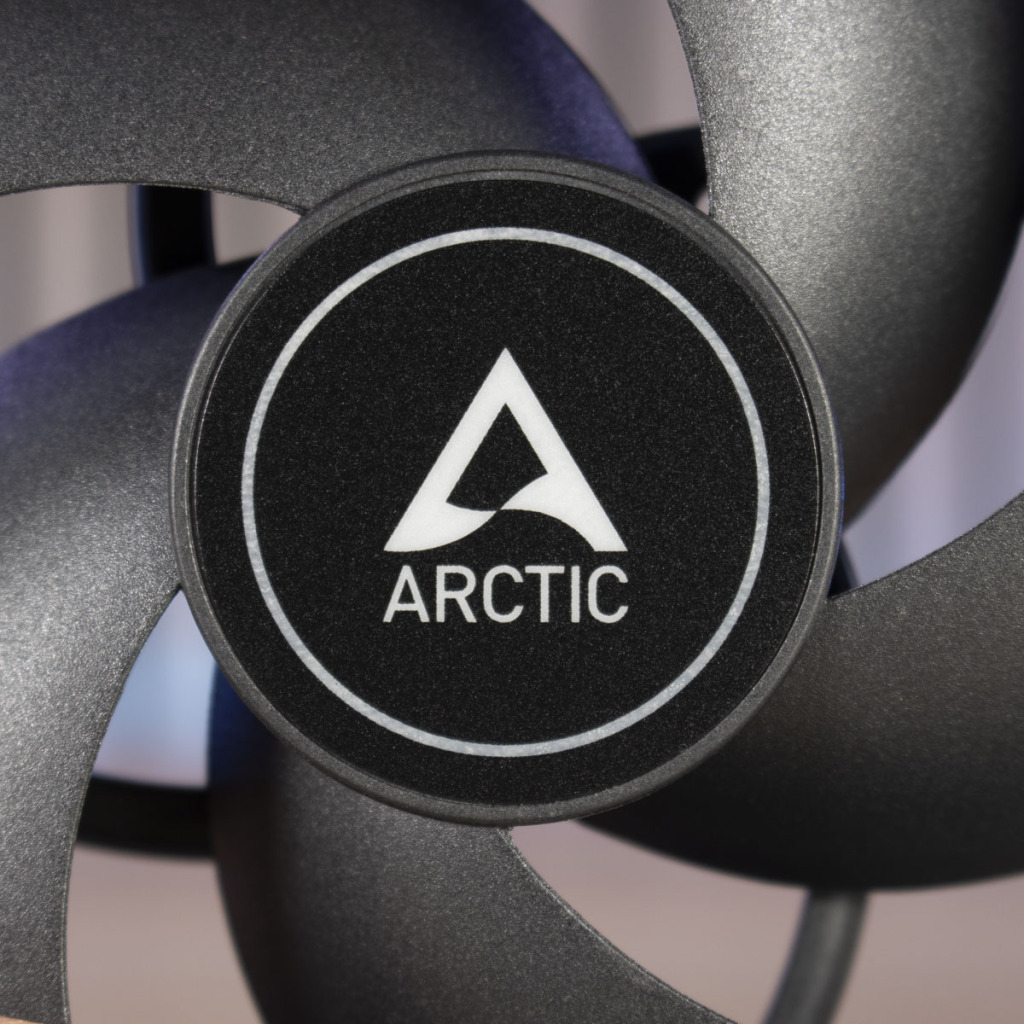 ARCTIC P14 MAX logo central