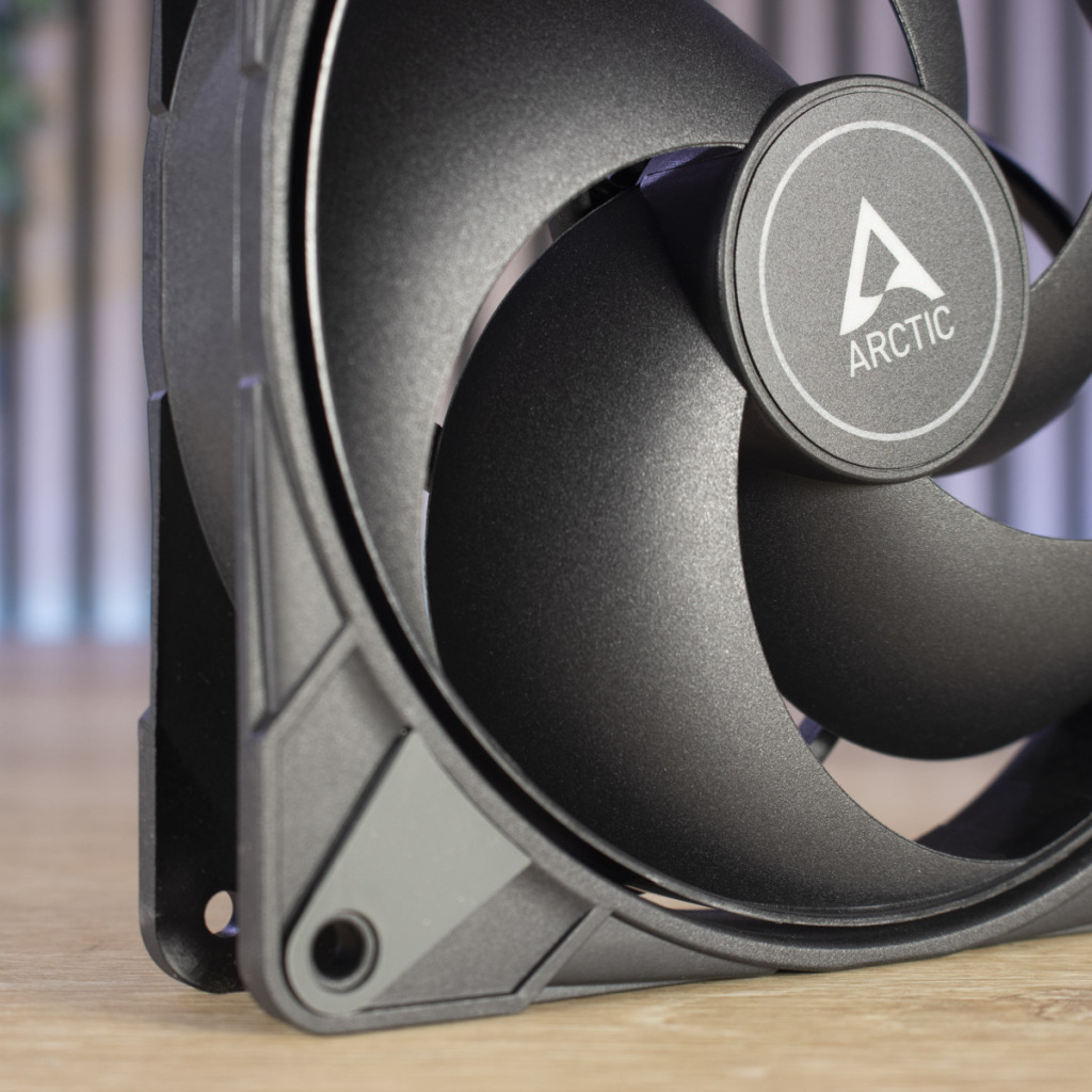 ARCTIC P14 MAX revetement pales