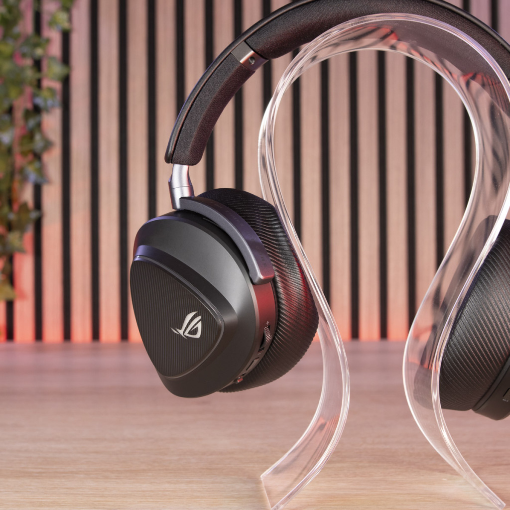 ASUS ROG DELTA II rotation 1