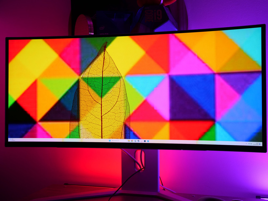 Samsung révèle son plan stratégique pour les écrans QD-OLED jusqu'en 2027 4 Corsair XENEON 34WQHD240 C QD OLED colors