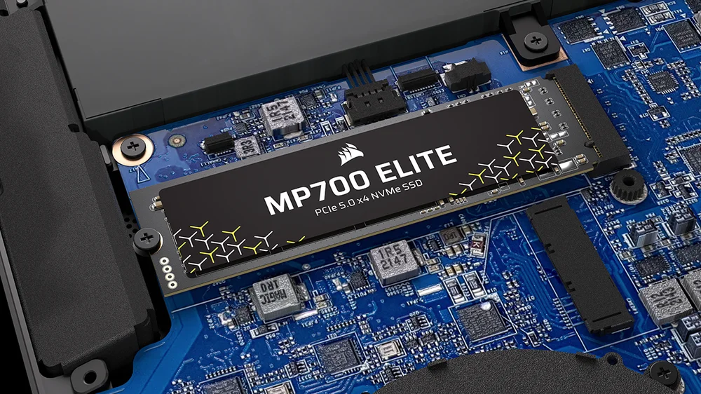 Corsair présente son SSD MP700 ELITE : PCIe 5.0 équipé du contrôleur Phison E31T 2 MP700 ELITE in laptop