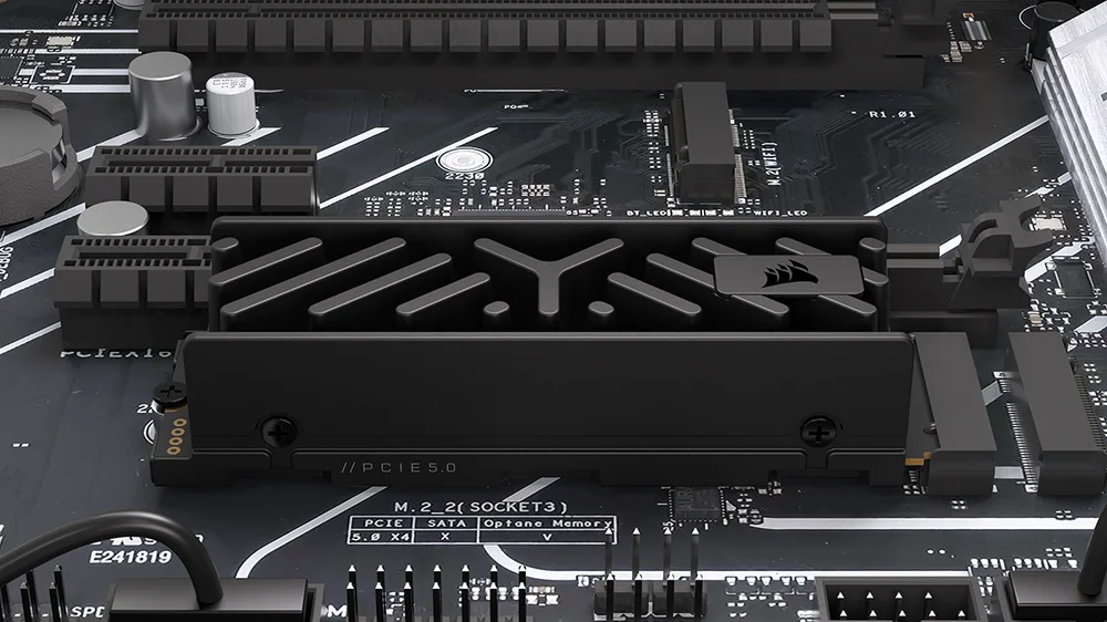Corsair présente son SSD MP700 ELITE : PCIe 5.0 équipé du contrôleur Phison E31T 3 MP700 ELITE with Heatsink.webp