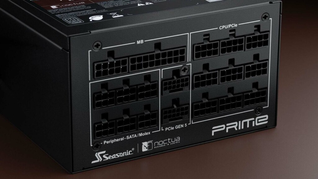 Seasonic et Noctua collaborent pour une superbe alimentation PRIME TX-1600 Noctua Edition 5 Seasonic PRIME TX 1600 Noctua Edition connecteurs
