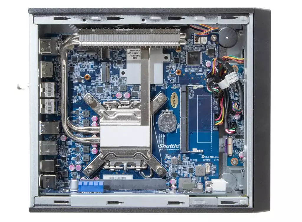 Shuttle XH610G2, un Barebone XPC ultra-compact 2 barebone shuttle xh610g2 inside
