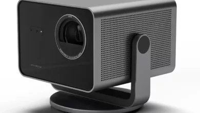 Mini-projecteur Leica Cine Play 1, technologie triple laser RGB jusqu'à 3000 lumens ANSI 11 mini projecteur leica cineplay 1 face 2