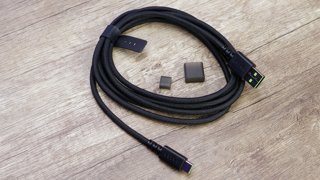razer basilisk v3 pro 35k detail cable 01